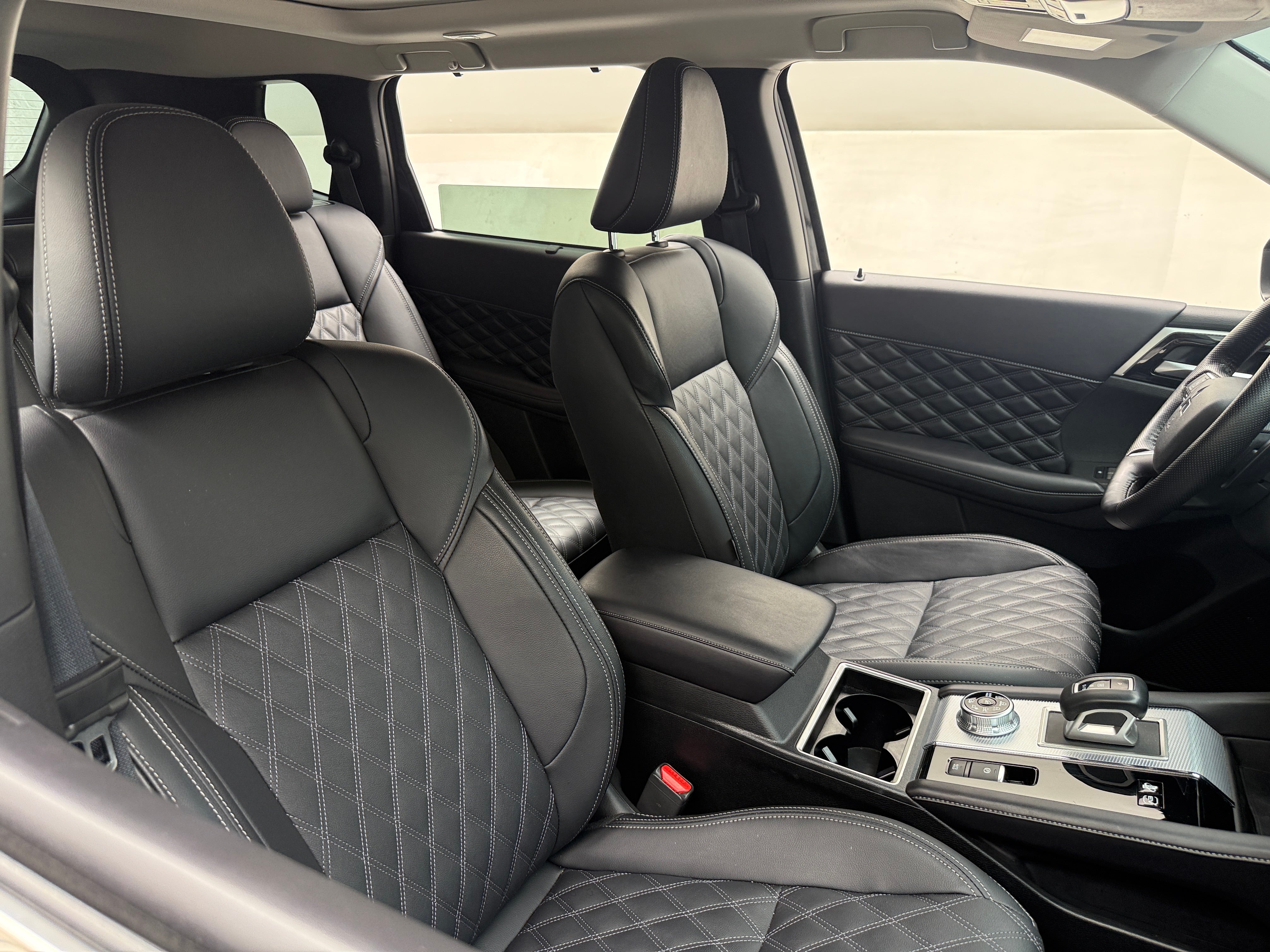 mitsubishi outlander plug-in hybrid 2024 JA4T5WA94RZ060753 image mitsubishi outlander plug-in hybrid 2024 JA4T5WA94RZ060753 image